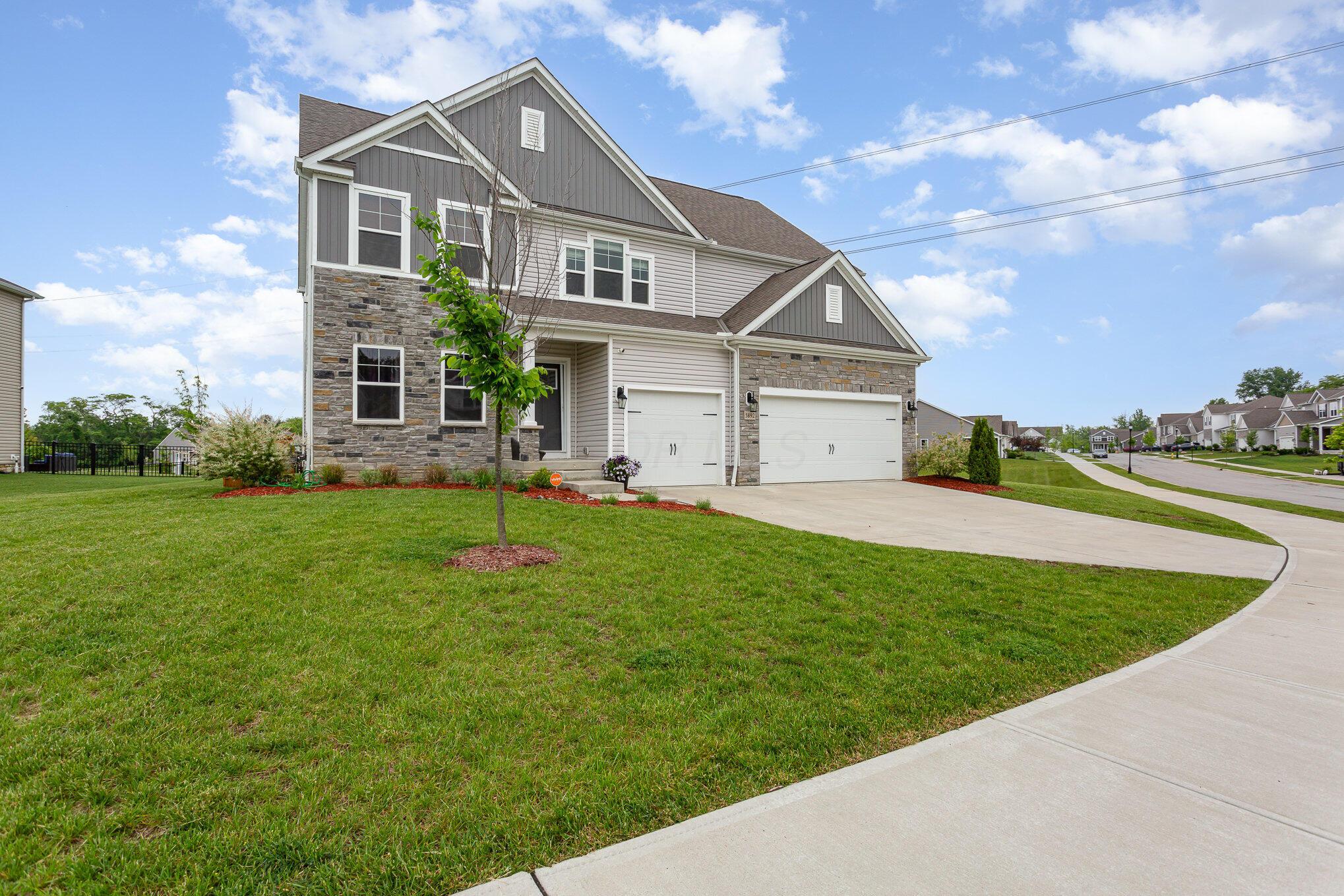 5892 Wynnewood Drive, Grove City, Ohio image 1
