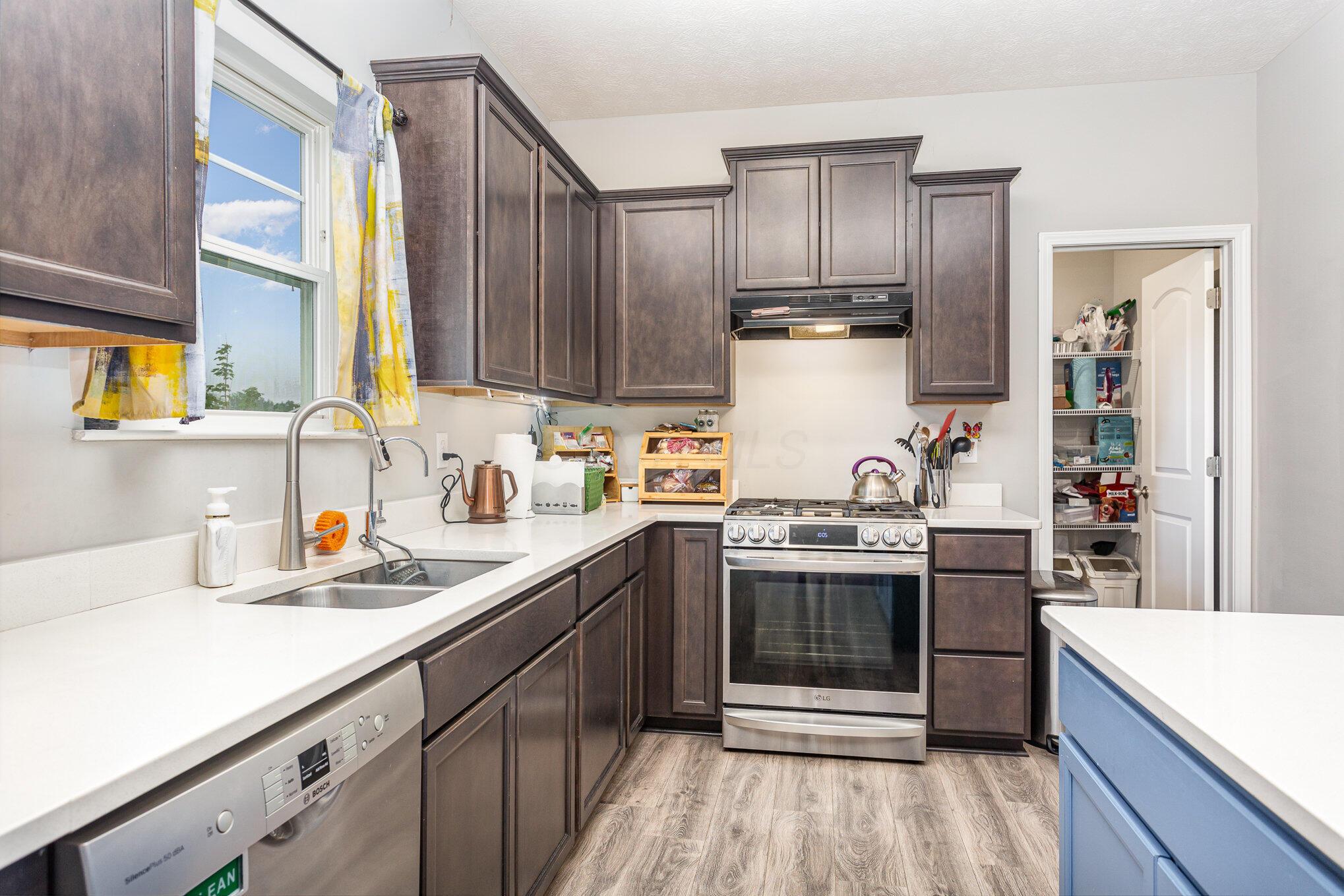 5892 Wynnewood Drive, Grove City, Ohio image 14