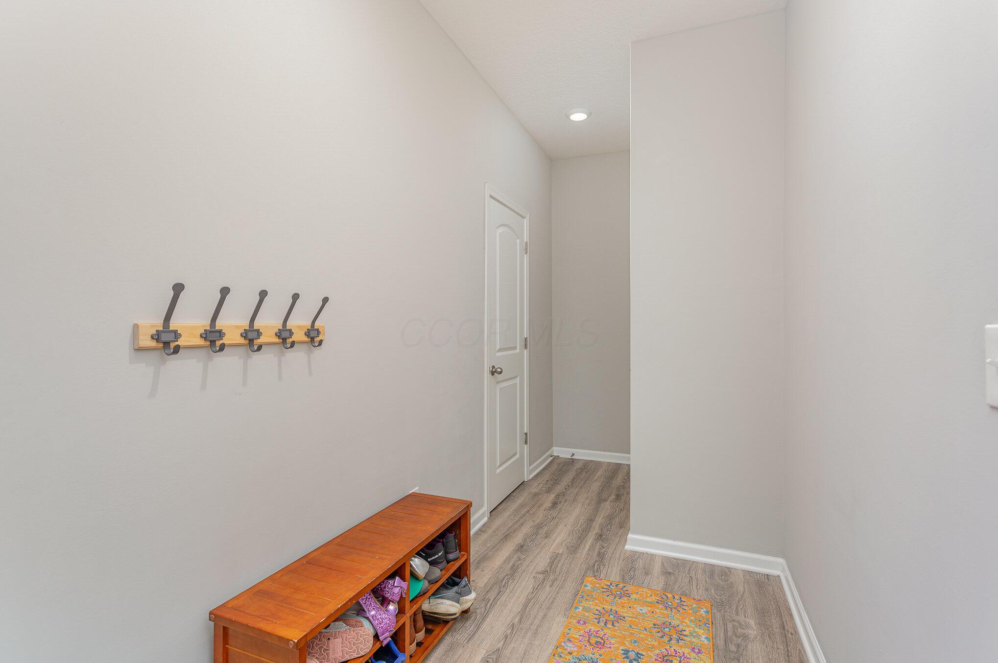 5892 Wynnewood Drive, Grove City, Ohio image 17