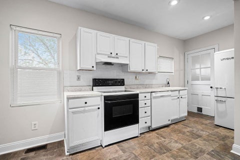 Tiny photo for 202 Leeds Alley, Columbus, OH 43202 (MLS # 226039343)