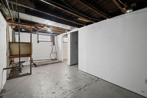 Tiny photo for 202 Leeds Alley, Columbus, OH 43202 (MLS # 226039343)