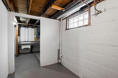 Tiny photo for 202 Leeds Alley, Columbus, OH 43202 (MLS # 226039343)