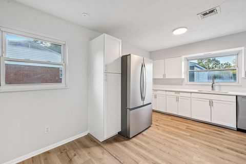 Tiny photo for 3955 E Fulton Street, Columbus, OH 43227 (MLS # 225037391)