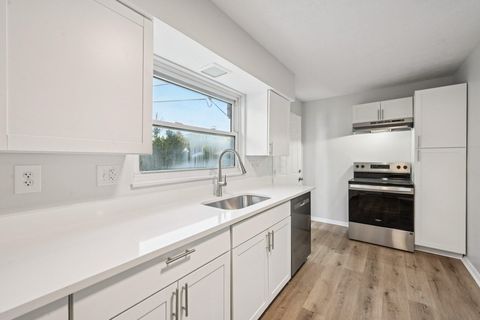Tiny photo for 3955 E Fulton Street, Columbus, OH 43227 (MLS # 225037391)