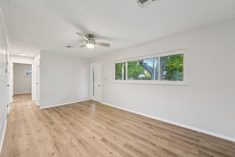 Tiny photo for 3955 E Fulton Street, Columbus, OH 43227 (MLS # 225037391)