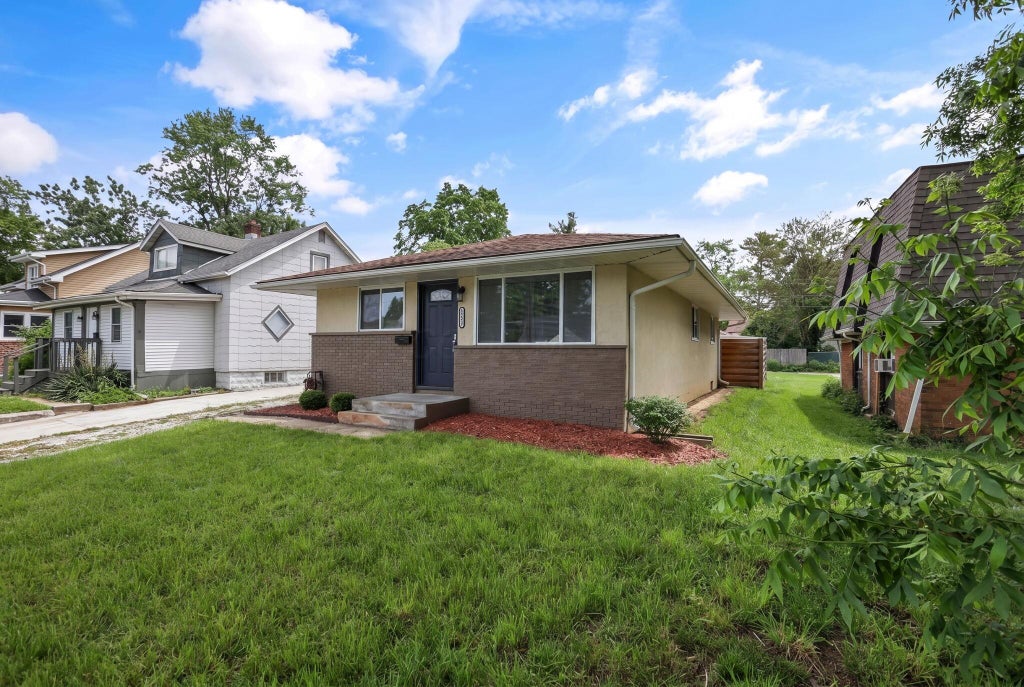 Photo of 2758 Beulah Road, Columbus, OH 43211 (MLS # 226037214)