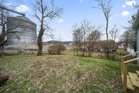 Tiny photo for 623 Glencroft Avenue, Chillicothe, OH 45601 (MLS # 225046283)