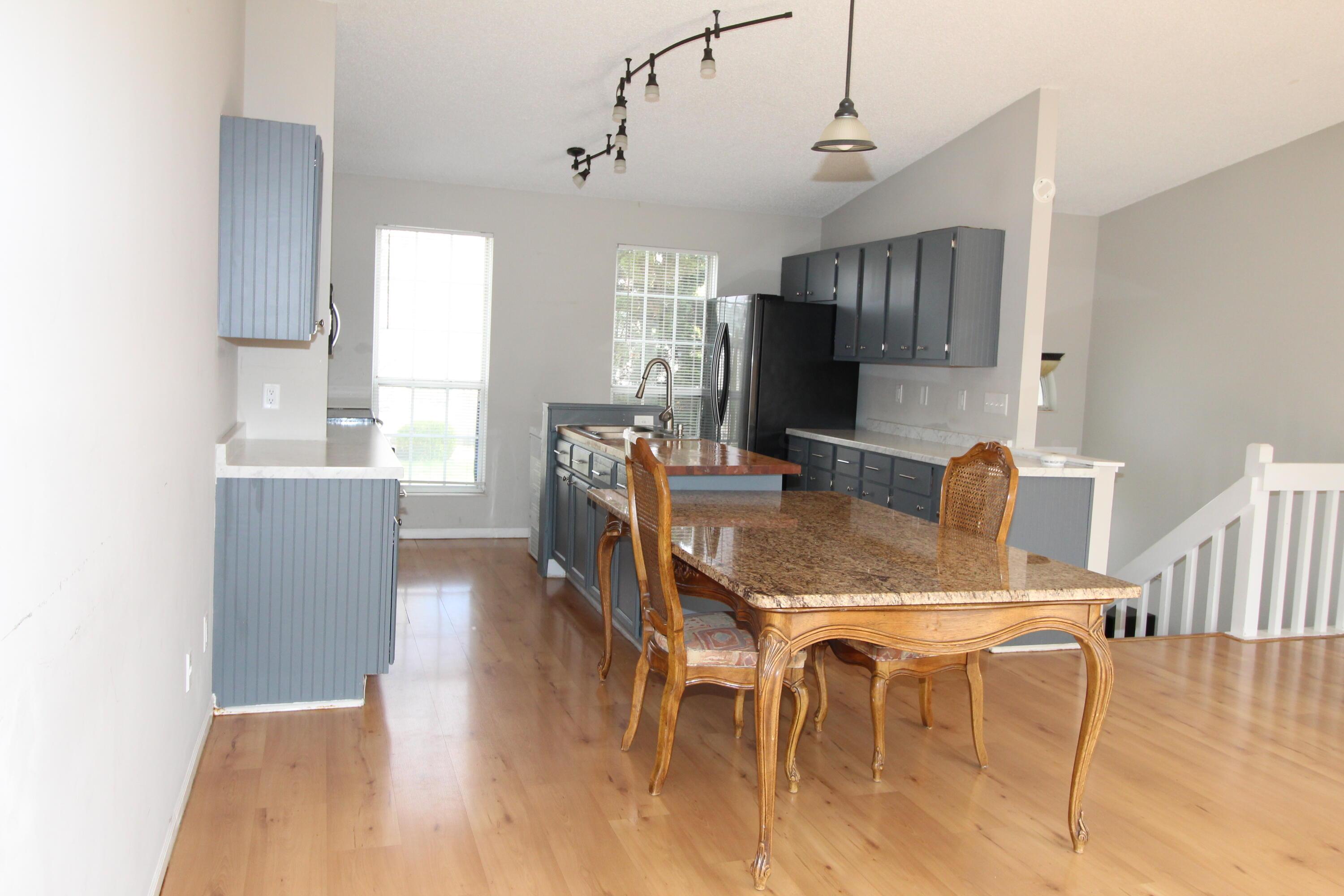 4909 Silver Bow Drive, Hilliard, Ohio image 1