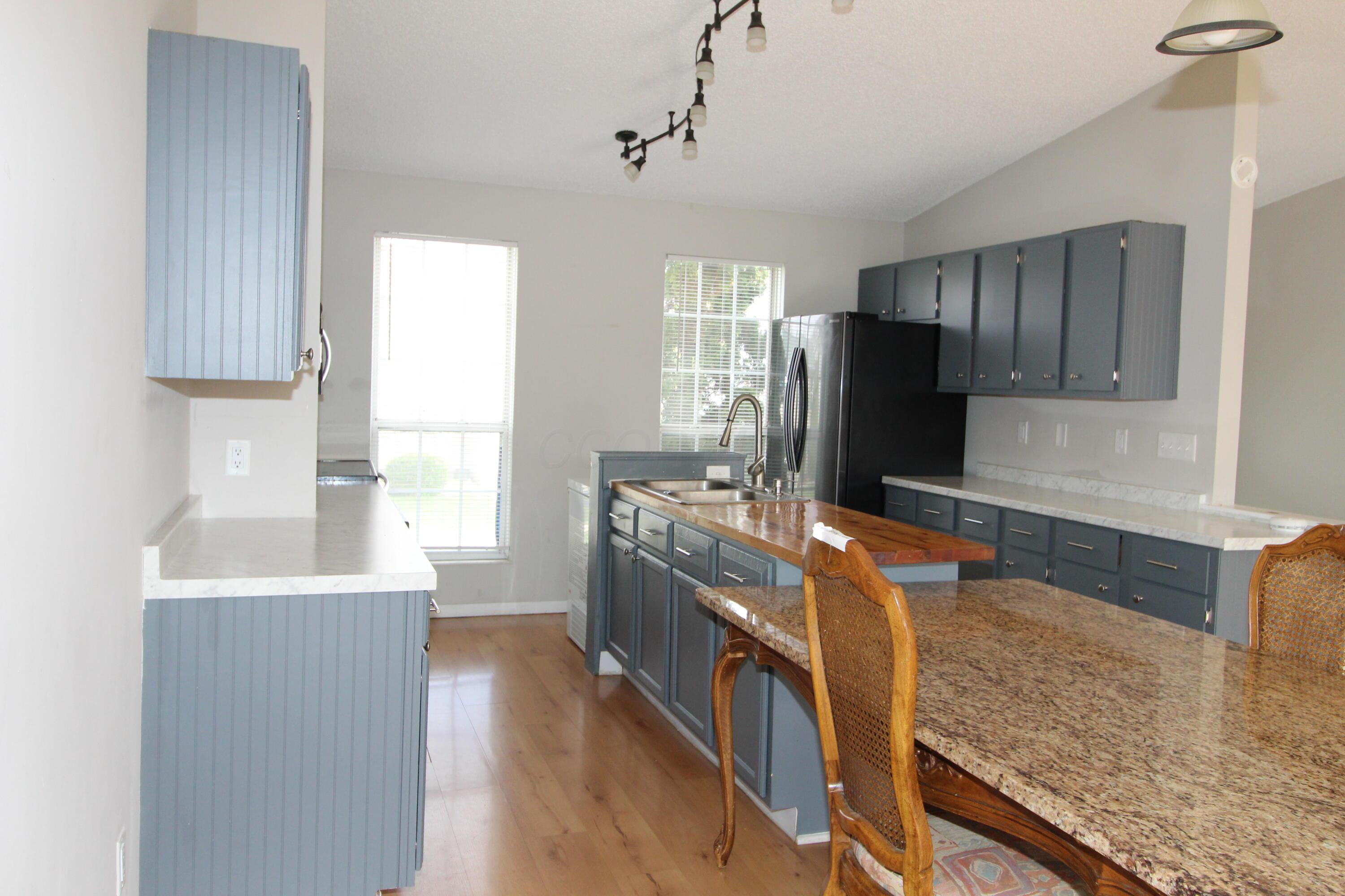 4909 Silver Bow Drive, Hilliard, Ohio image 2