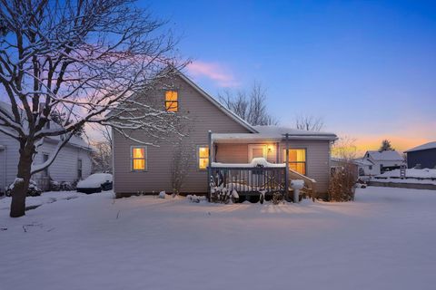 Photo of 614 Garfield Avenue, Bellefontaine, OH 43311 (MLS # 225045453)