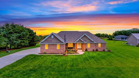 Photo of 1628 Pickerington Road NW, Carroll, OH 43112 (MLS # 226036530)
