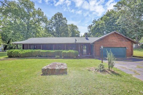 Photo of 13426 Shell Beach Road NE, Thornville, OH 43076 (MLS # 226025088)