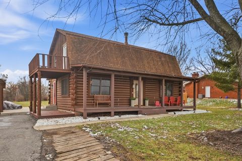 Photo of 1495 Holton Road, Grove City, OH 43123 (MLS # 226005403)