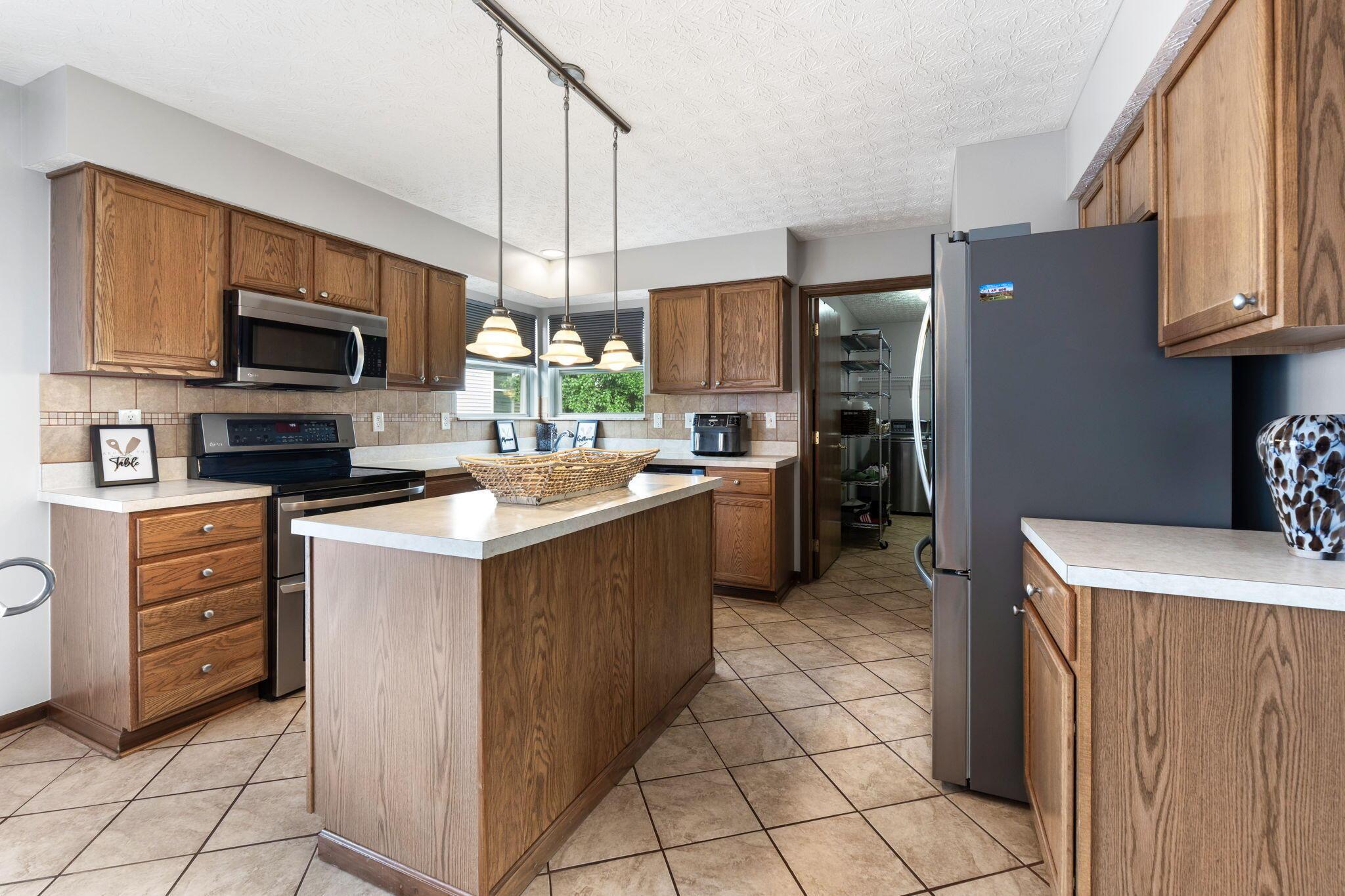 8138 Reynoldswood Drive, Reynoldsburg, Ohio image 18