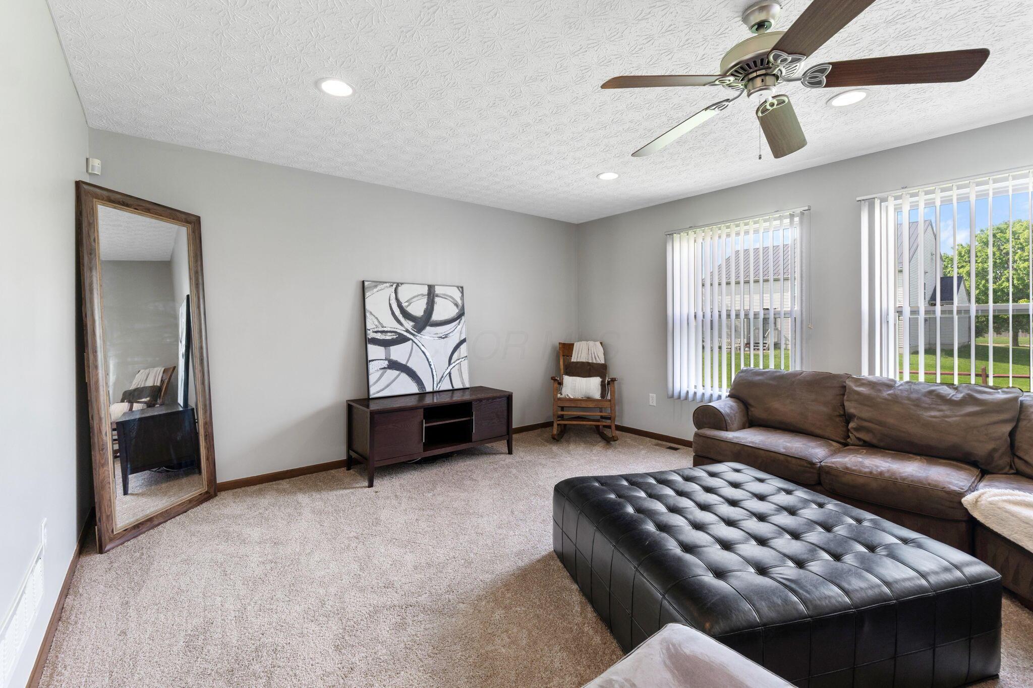 8138 Reynoldswood Drive, Reynoldsburg, Ohio image 9