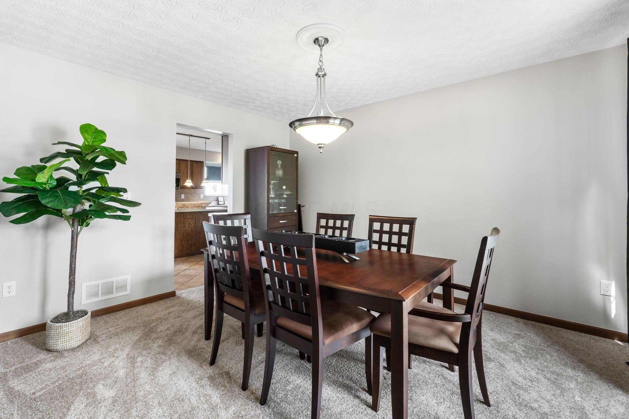8138 Reynoldswood Drive, Reynoldsburg, Ohio image 25