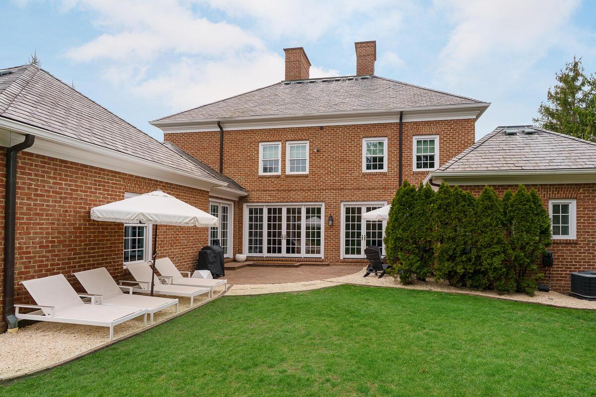 4945 Yantis Drive, New Albany, Ohio image 2