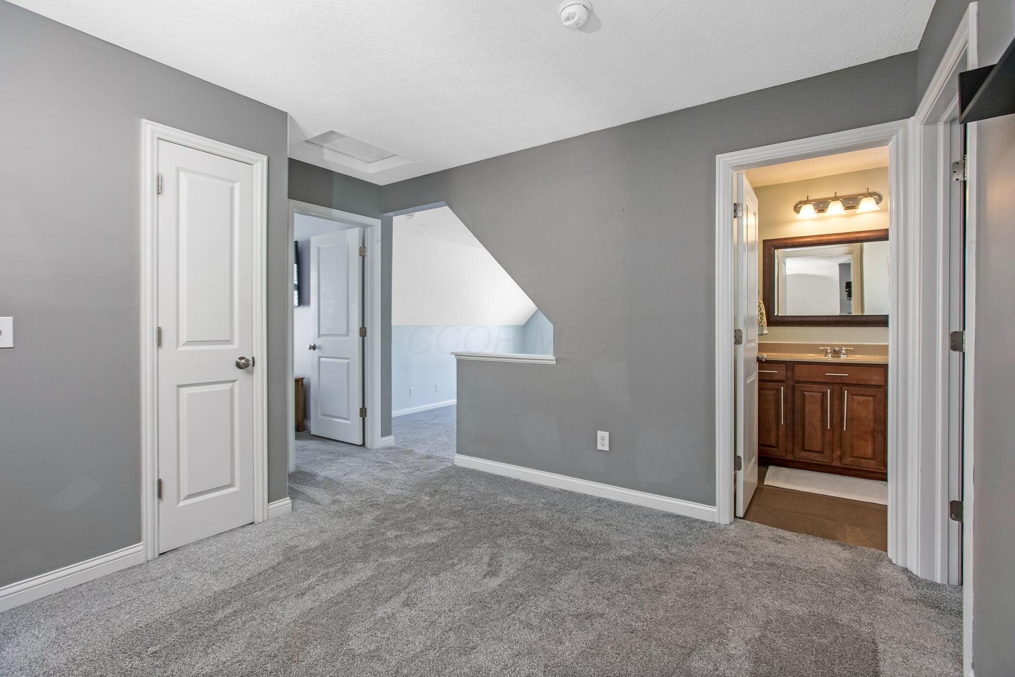 4507 Snowy Meadow Drive, Grove City, Ohio image 31