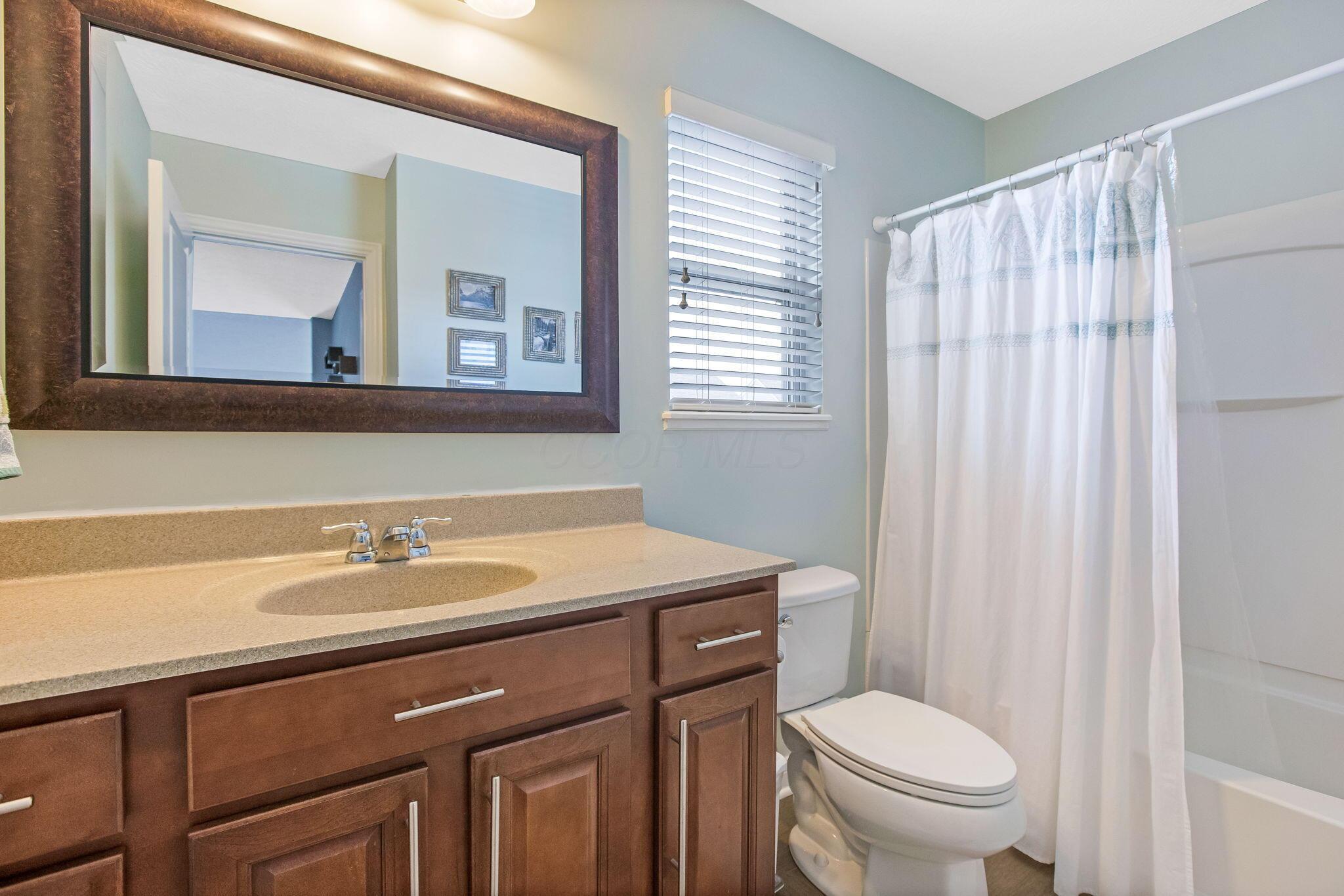 4507 Snowy Meadow Drive, Grove City, Ohio image 34