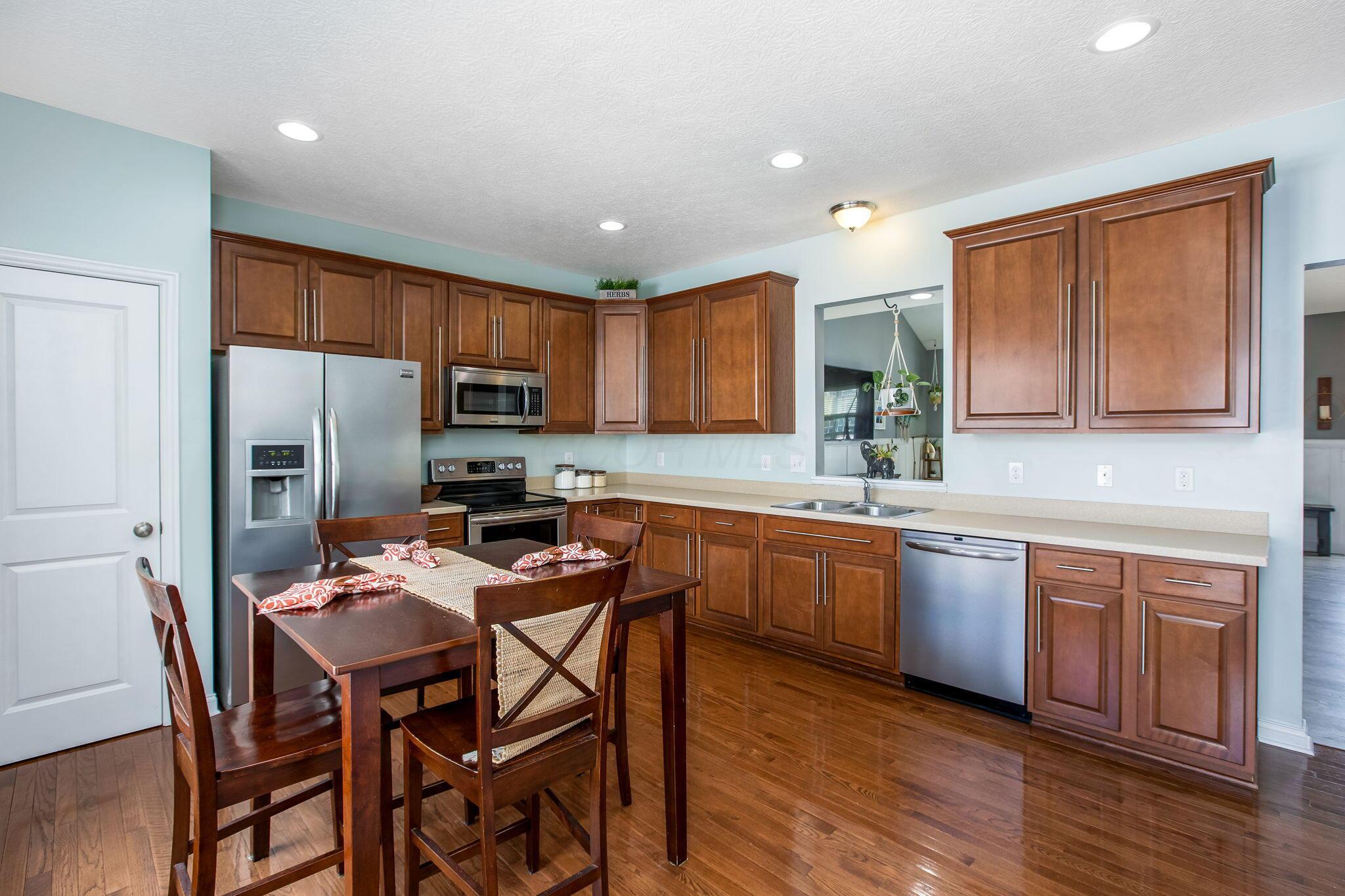 4507 Snowy Meadow Drive, Grove City, Ohio image 19