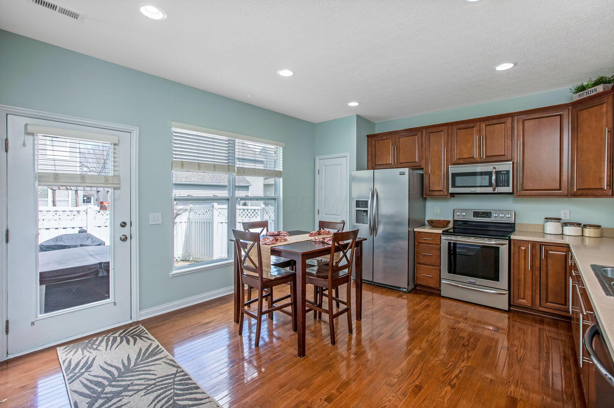 4507 Snowy Meadow Drive, Grove City, Ohio image 14
