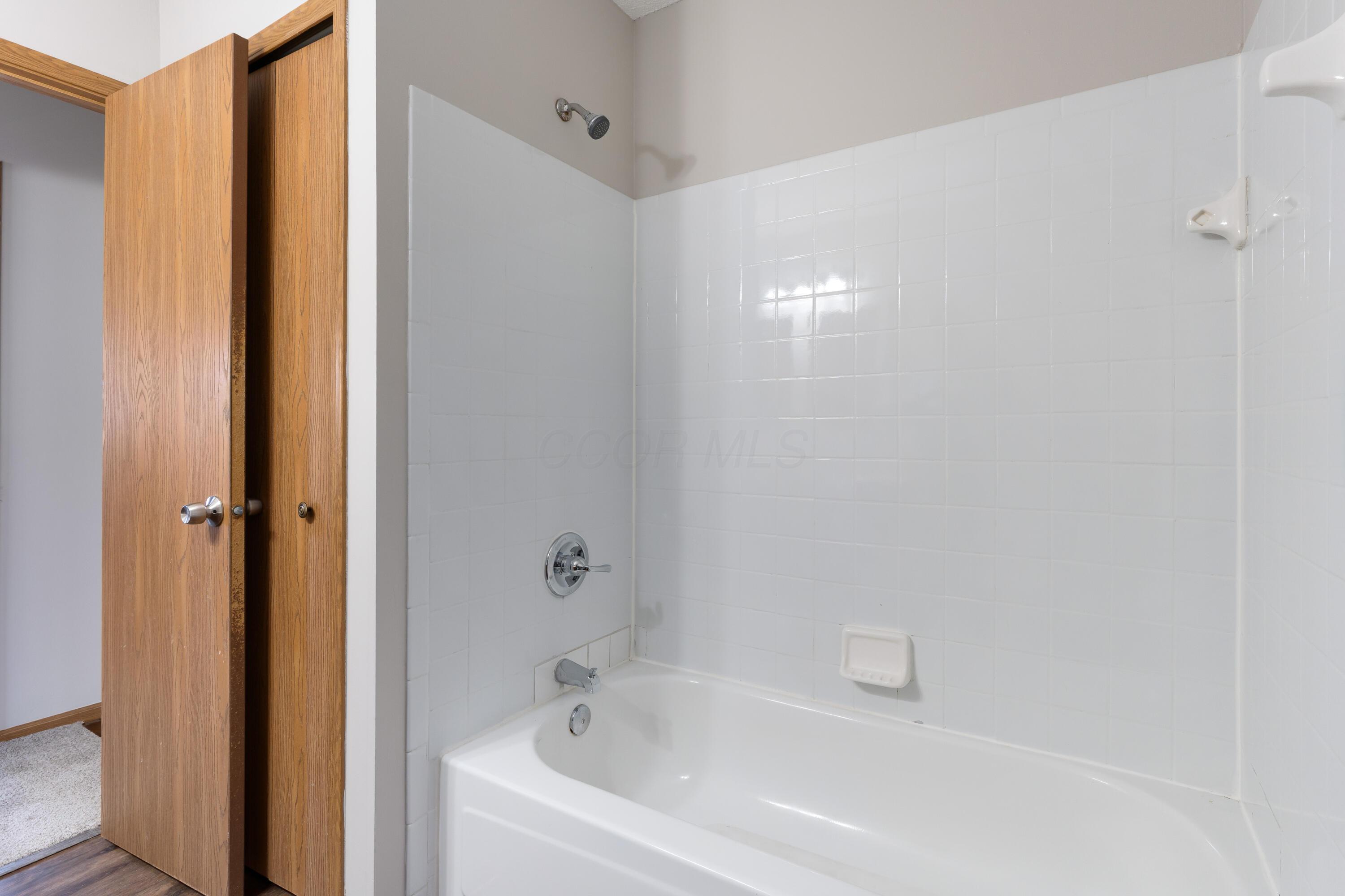 5772 Nike Drive, Hilliard, Ohio image 24