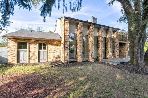 Tiny photo for 2687 Snouffer Road, Columbus, OH 43235 (MLS # 225037587)