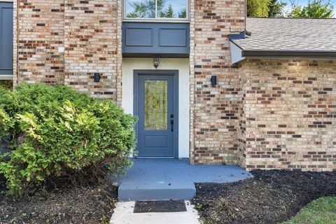 Tiny photo for 2687 Snouffer Road, Columbus, OH 43235 (MLS # 225037587)