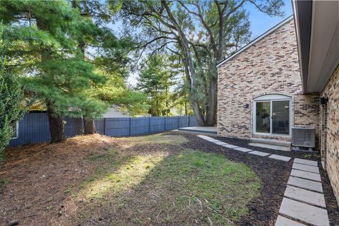 Tiny photo for 2687 Snouffer Road, Columbus, OH 43235 (MLS # 225037587)