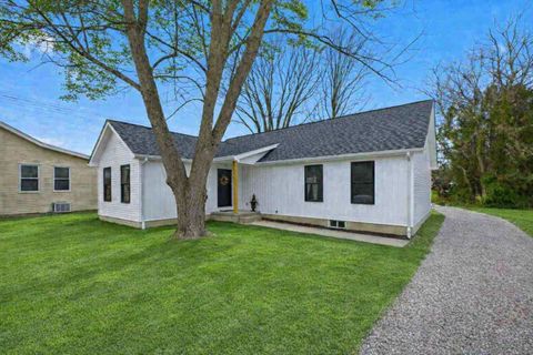 Photo of 285 E Granville Street, Sunbury, OH 43074 (MLS # 226008095)