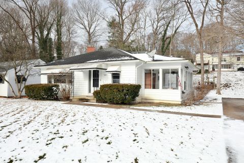 Photo of 1281 E Allen Street, Lancaster, OH 43130 (MLS # 226000170)