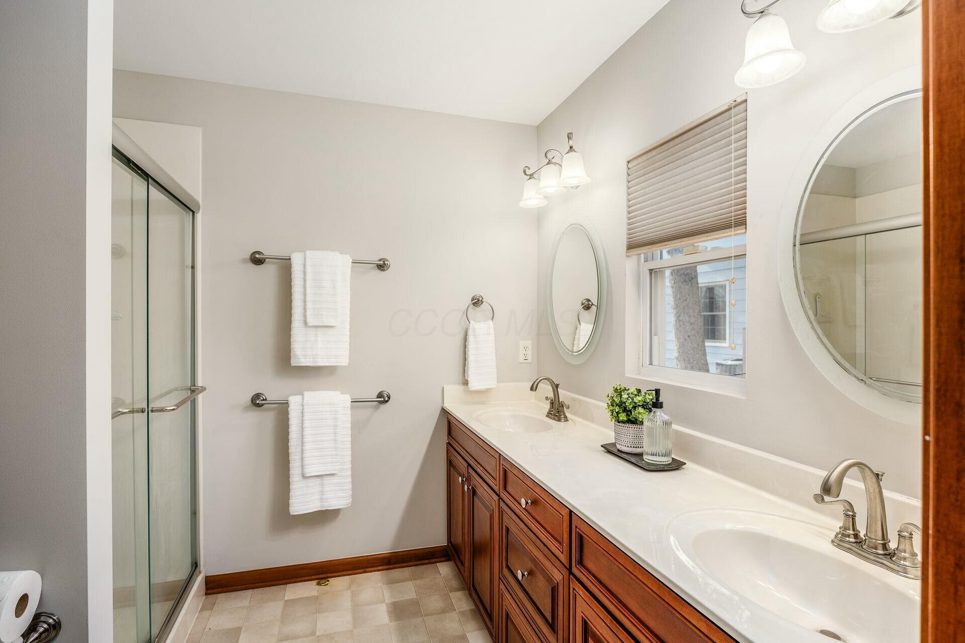 2770 Sherwood Road, Bexley, Ohio image 24