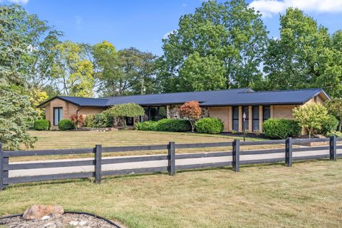 Photo of 1575 Kingwood Circle, Marion, OH 43302 (MLS # 225033825)