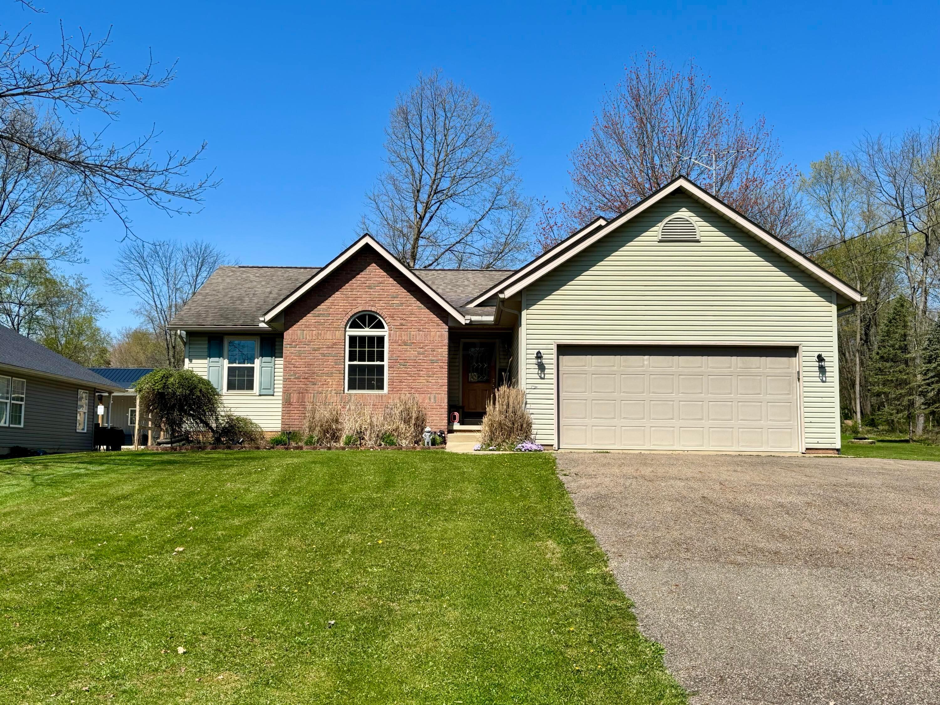 3171 Apple Valley Drive, Howard, Ohio image 1