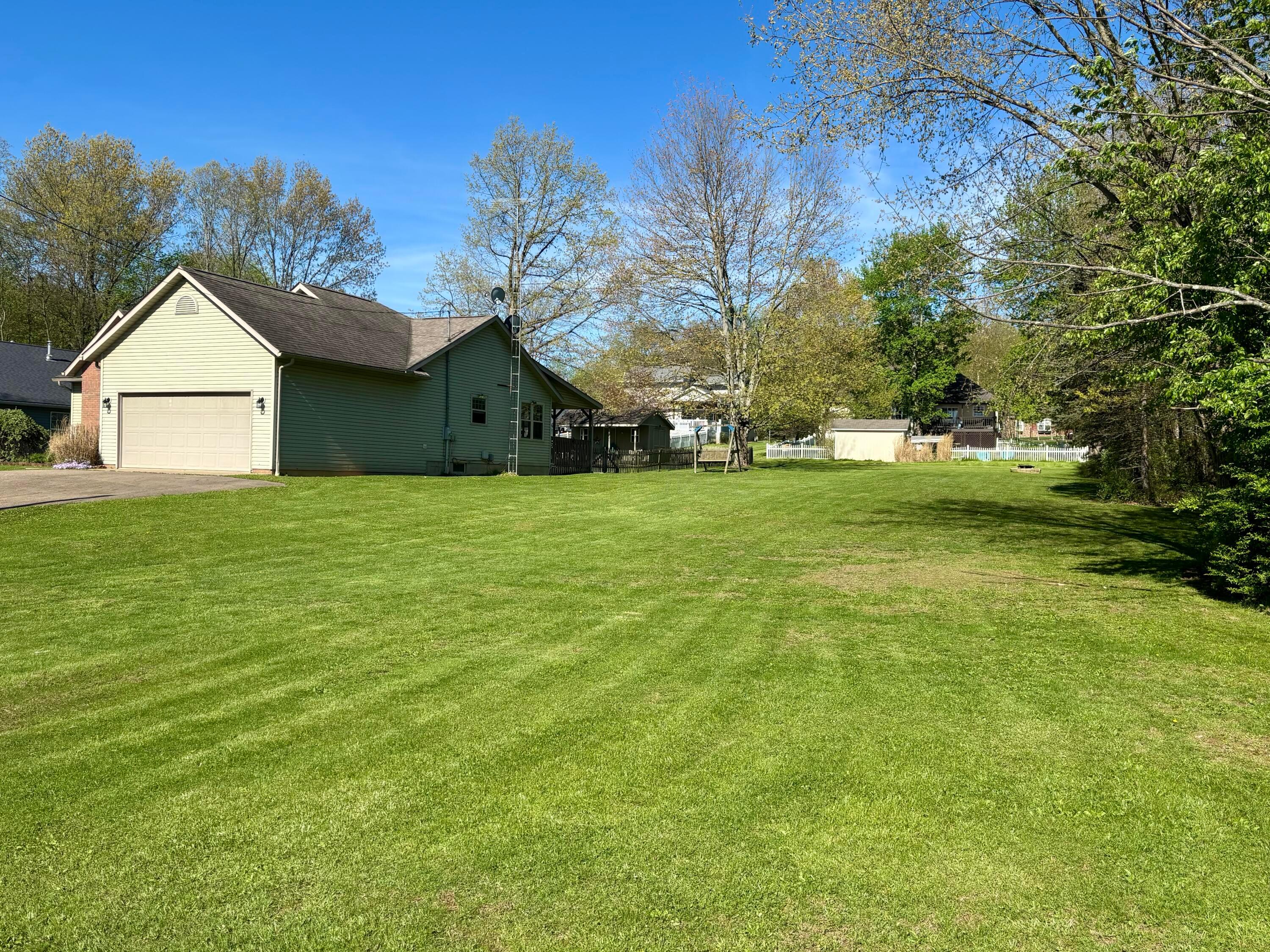 3171 Apple Valley Drive, Howard, Ohio image 3