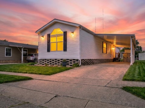 Photo of 990 Jerry Lee Drive, Obetz, OH 43207 (MLS # 226019753)