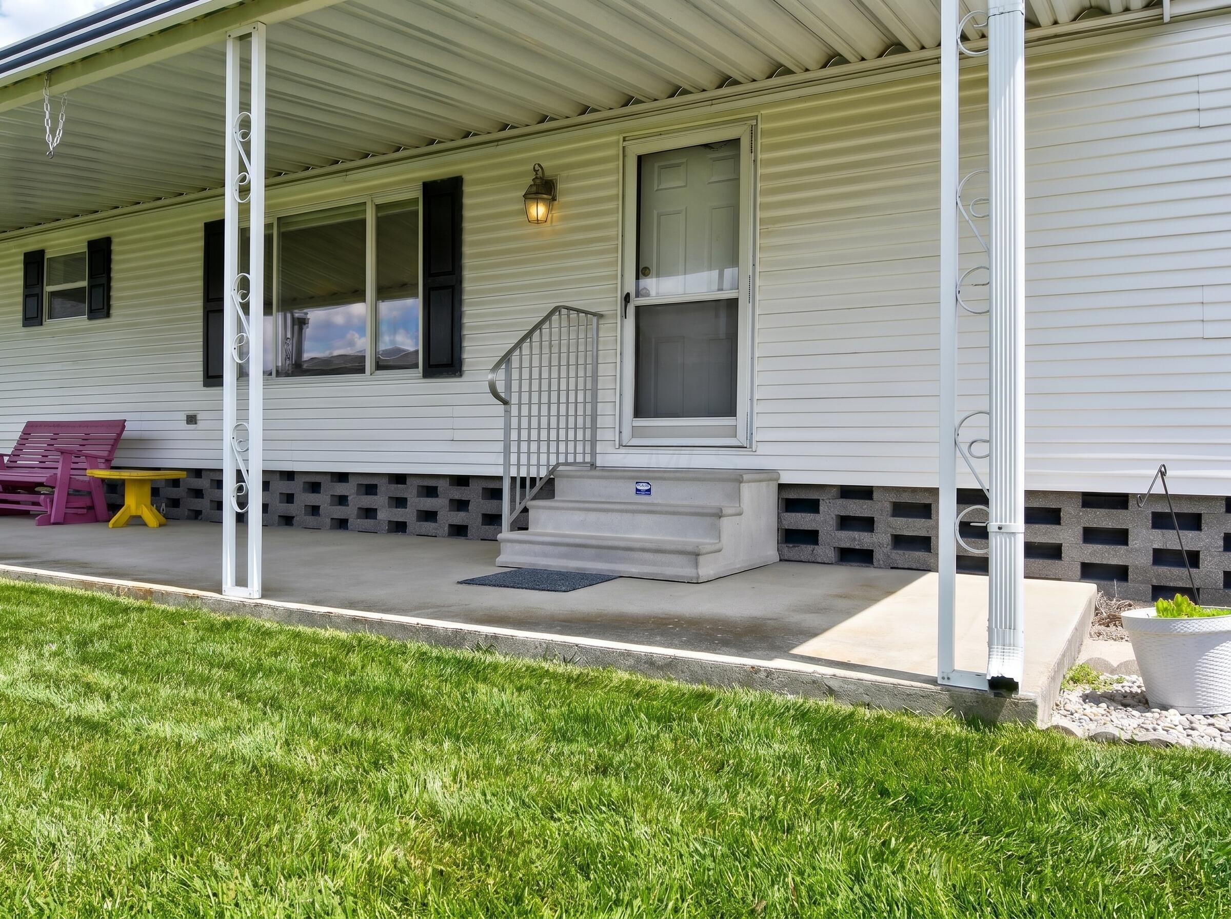 990 Jerry Lee Drive