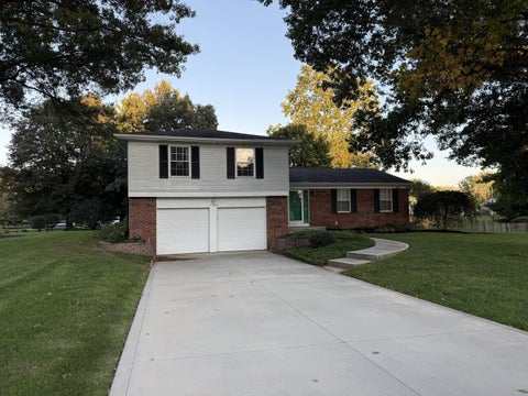 Homes For Sale - 11764 Village Drive<br/> Pickerington, OH 43147