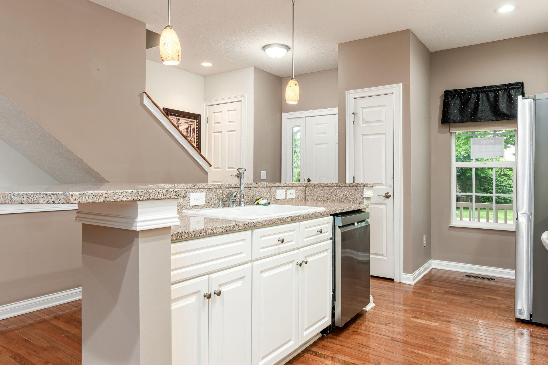 6618 Wild Rose Lane, Westerville, Ohio image 3