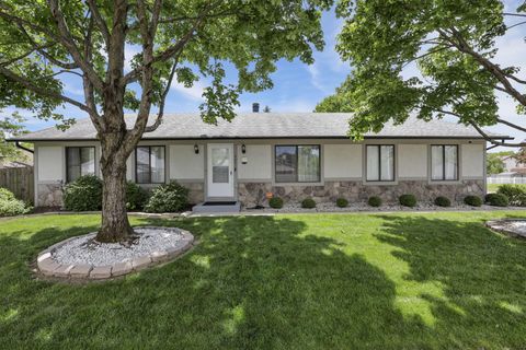 Photo of 6651 Rugosa Avenue, Reynoldsburg, OH 43068 (MLS # 226018155)