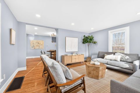 Photo of 612 E Como Avenue, Columbus, OH 43202 (MLS # 226000635)