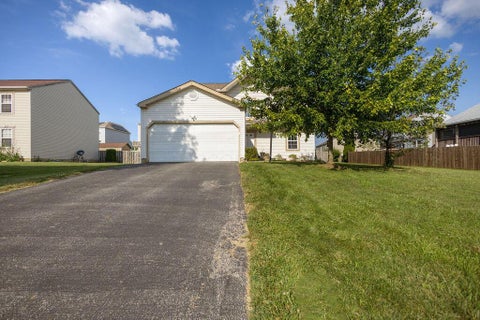 Photo of 1049 Legacy Lane, Pataskala, OH 43062 (MLS # 226027003)