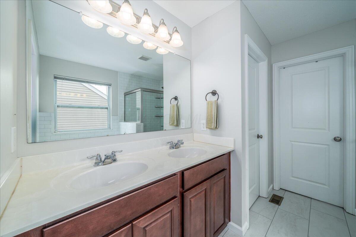 4480 Snowy Meadow Drive, Grove City, Ohio image 24