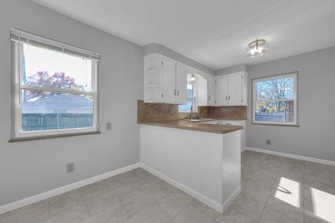 Tiny photo for 30 Demorest Road, Columbus, OH 43204 (MLS # 225041999)