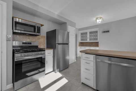 Tiny photo for 30 Demorest Road, Columbus, OH 43204 (MLS # 225041999)