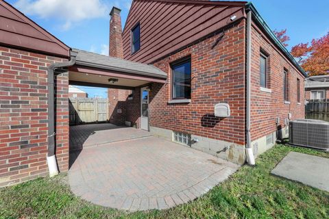 Tiny photo for 30 Demorest Road, Columbus, OH 43204 (MLS # 225041999)