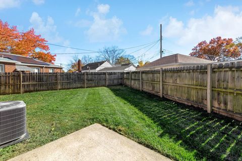 Tiny photo for 30 Demorest Road, Columbus, OH 43204 (MLS # 225041999)