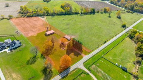 Photo of 8777 Hayden Run Road, Hilliard, OH 43026 (MLS # 225042345)