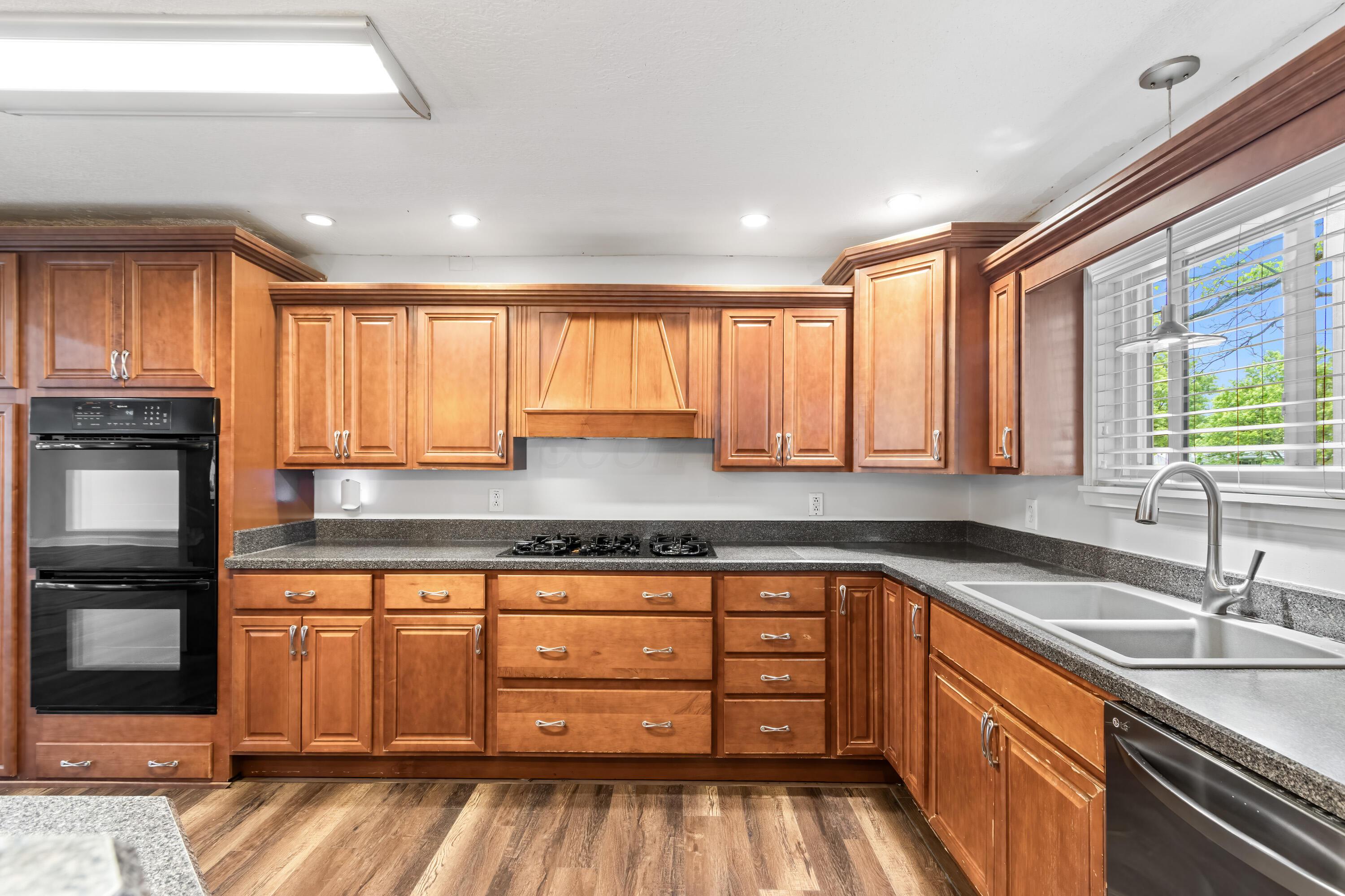 Columbus, Ohio 43230, United States, 4 Bedrooms Bedrooms, ,3 BathroomsBathrooms,Residential,Contingent,135241