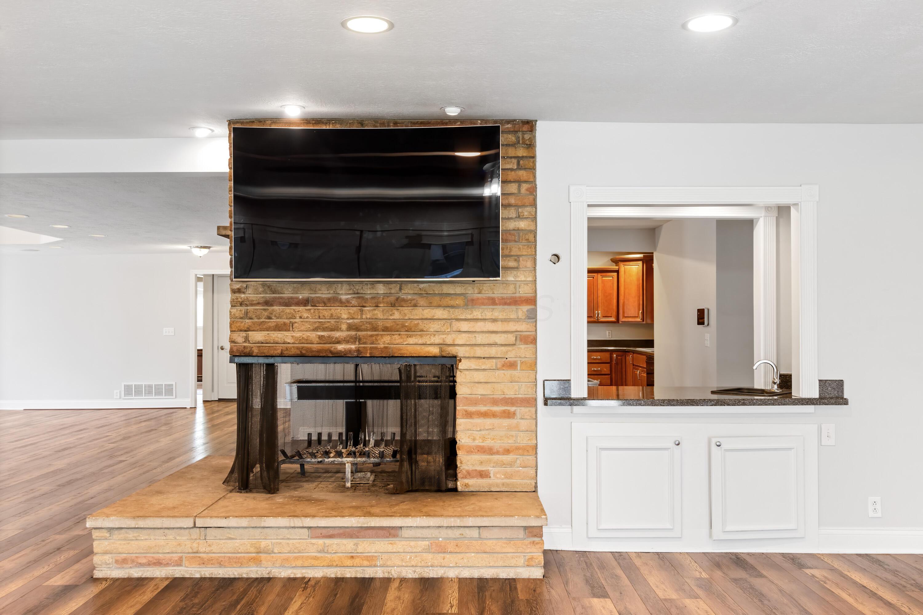 Columbus, Ohio 43230, United States, 4 Bedrooms Bedrooms, ,3 BathroomsBathrooms,Residential,Contingent,135241